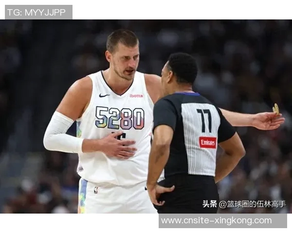 阿德尔曼谈约基奇受伤情况强调他当时感到不适的细节