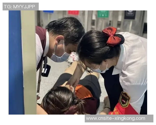 克劳奇不慎遗失妻子生日礼物地铁乘客拾获后及时归还车站