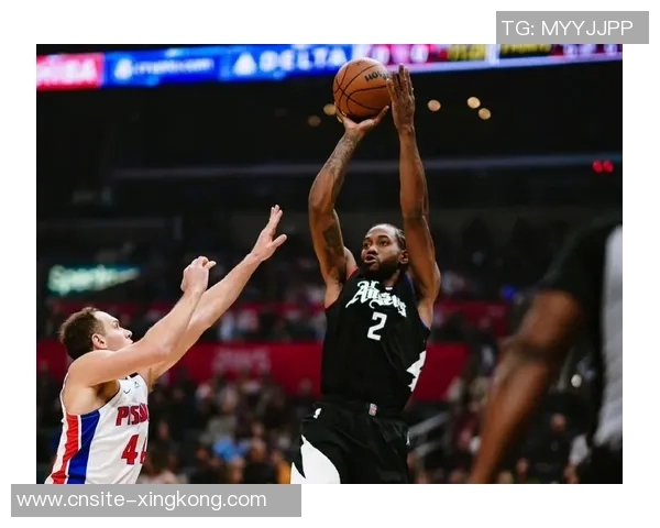 小卡半场表现出色8投5中贡献14分2板2助正负值高达16